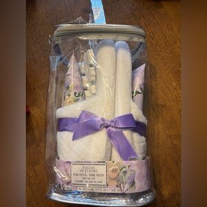 NWT Plum freesia foot care set